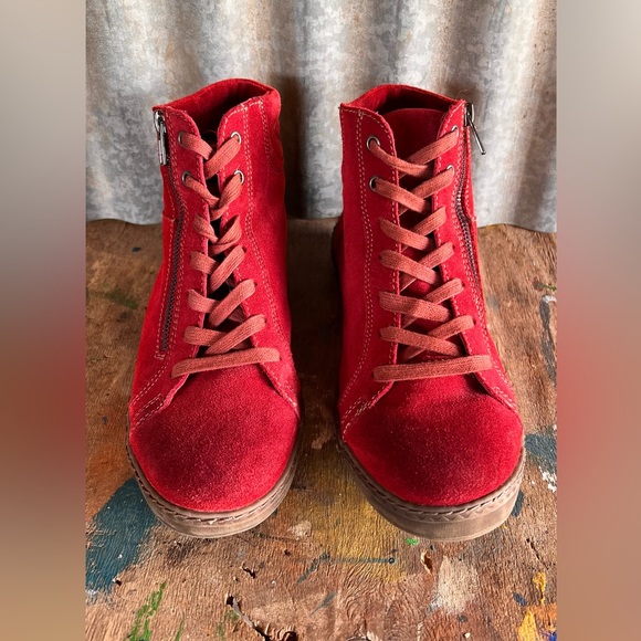 Women’s Biza suede shoe - Picture 2 of 4